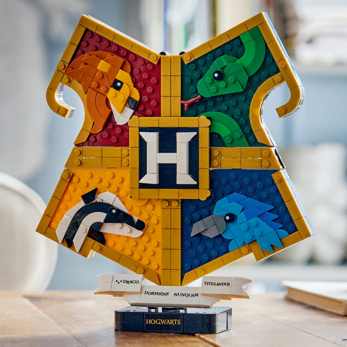 LEGO: Hogwarts™ House Crest